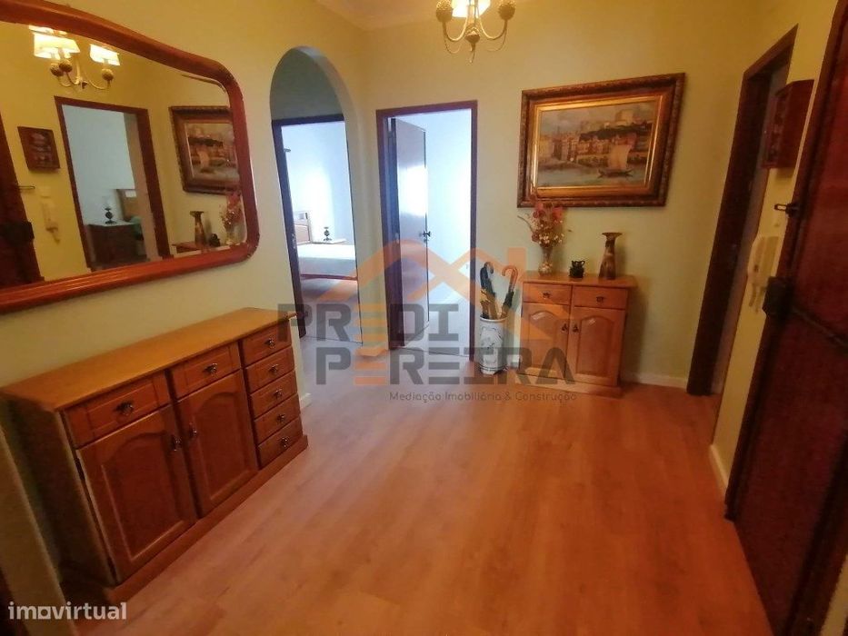 Quartos para arrendar, na Ramada - Bons Dias | Próximo do ISCE).