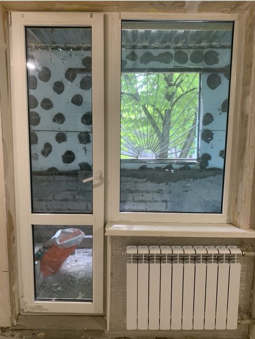 Балконный блок белого цвета