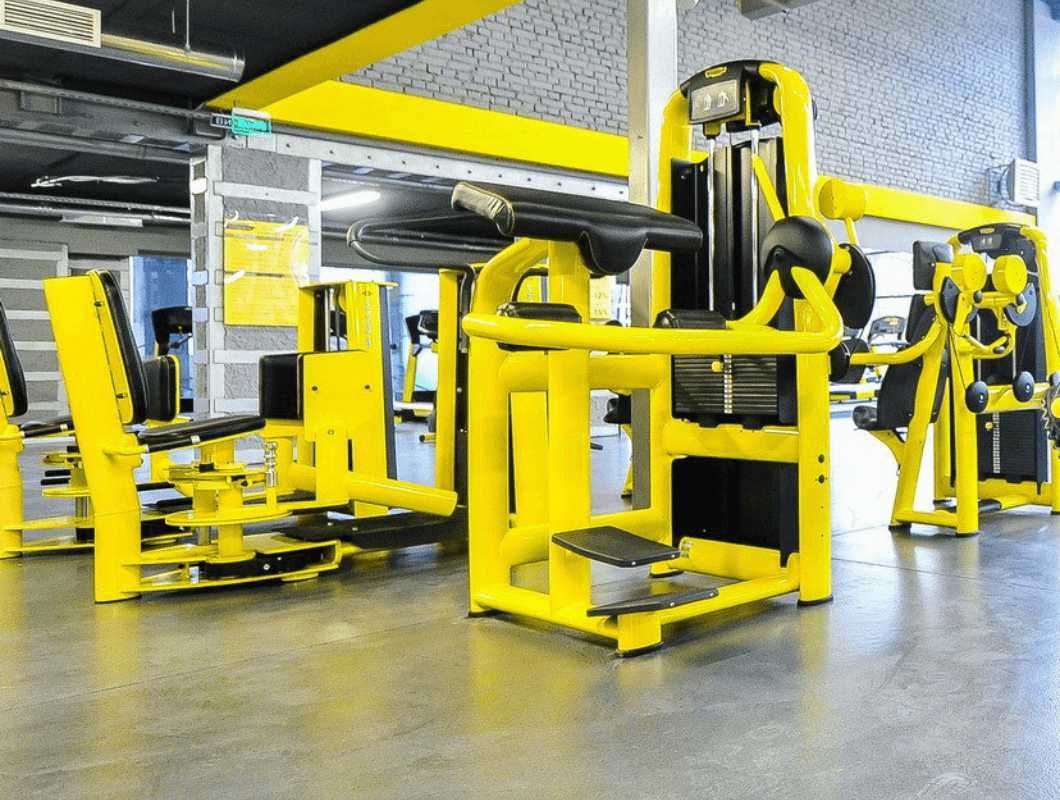 Technogym Selection zestaw 26 maszyn ze stosem/ wyposażenie siłowni