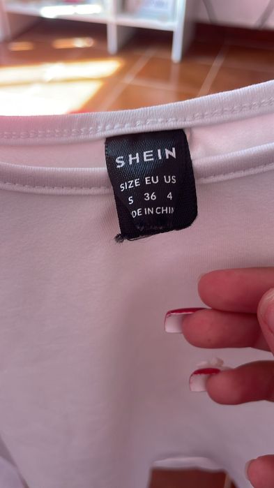 Top manga cumprida branco simples