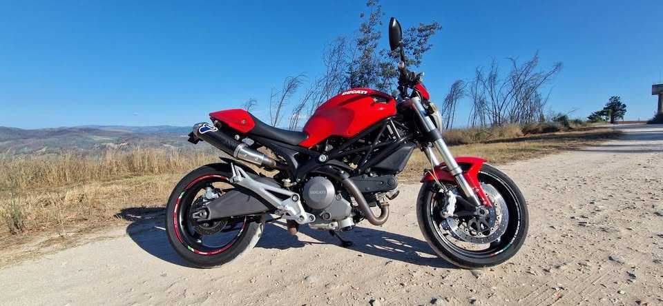 Ducati Monster 696
