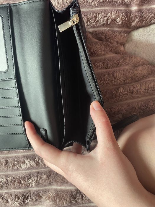 Оригинальная клач-сумка от Guess