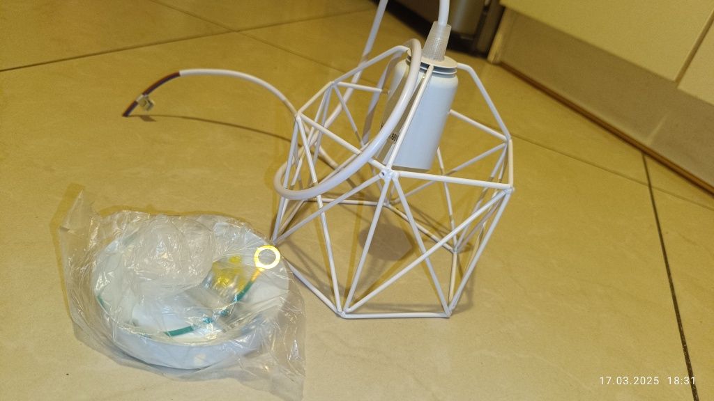 Lampa sufitowa      .