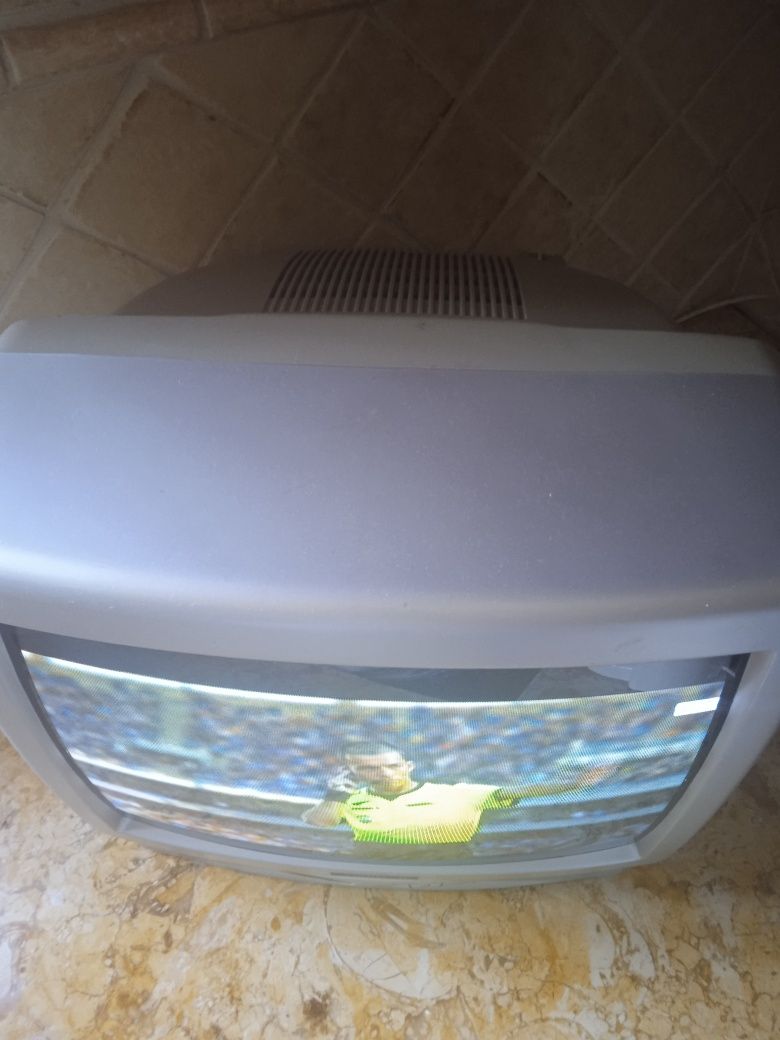 Tv pequena como nova