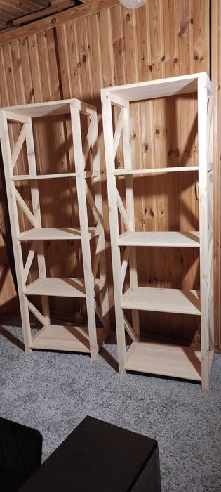 Дерев'яна стійка. Стійка  для одягу. Вішалка для одягу з дерева