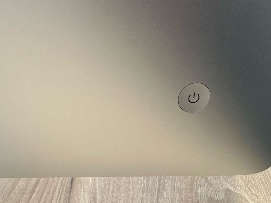 Apple iMac 21,4 2019 (i7, 16/256 Gb)