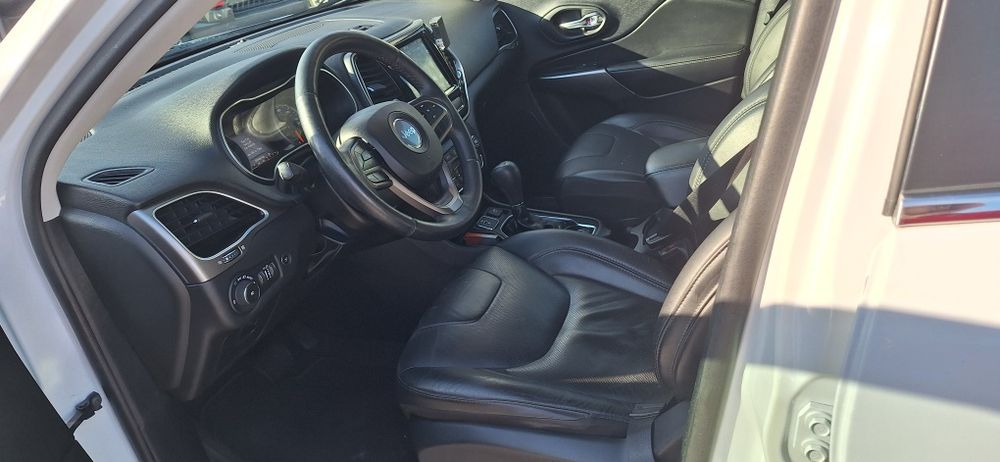 Продам авто Jeep Cherokee