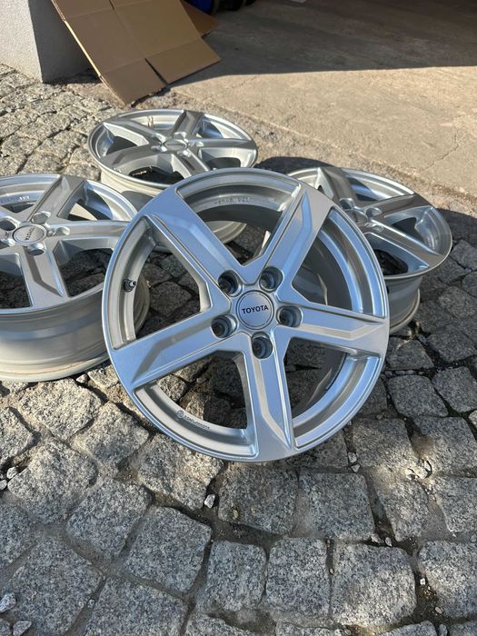 Felgi Aluminiowe 16 Toyota Avensis Verso Prius Matrix 5x114.3 ET39