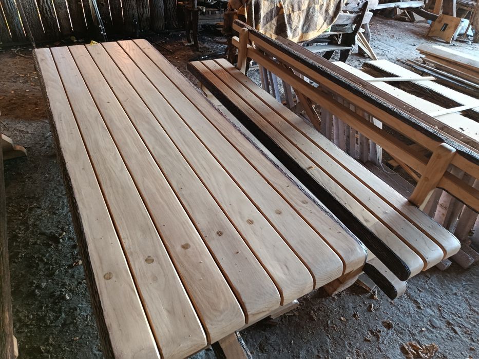 Продаеться стіл злавками та двома табуретками  55000 грн