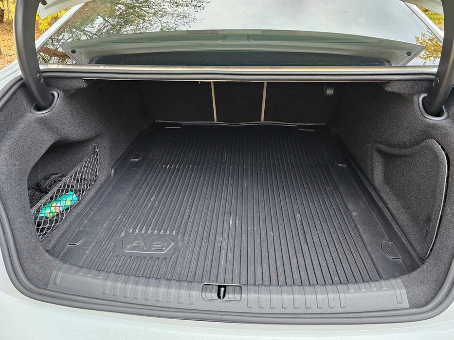 Майже новий автомобіль