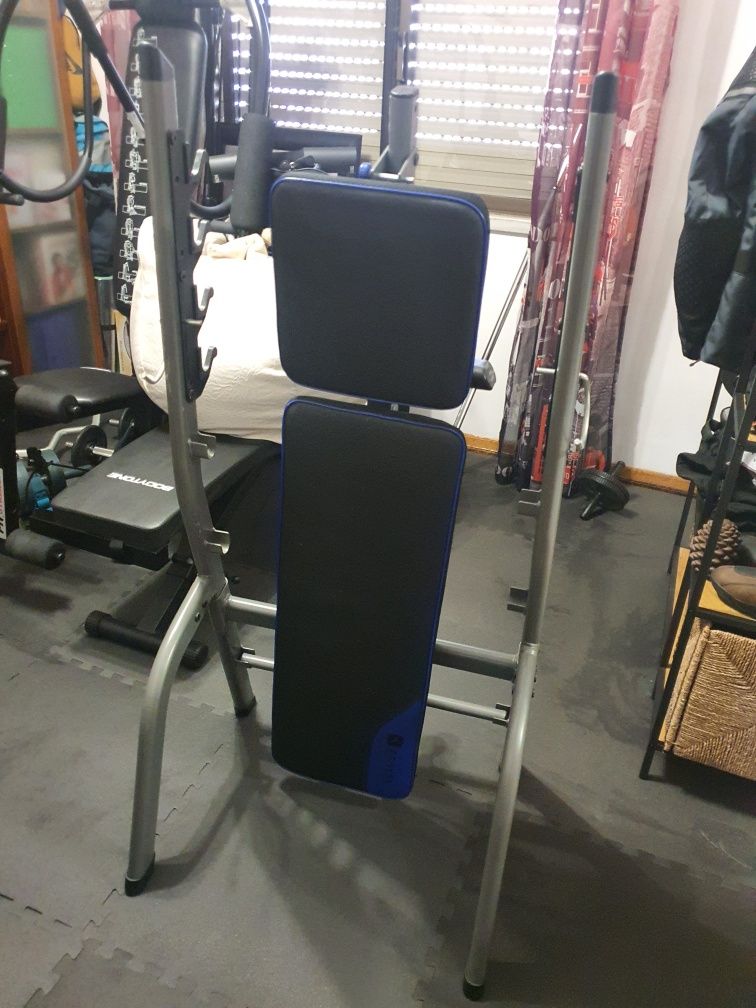 Banco de musculação com suporte de barra