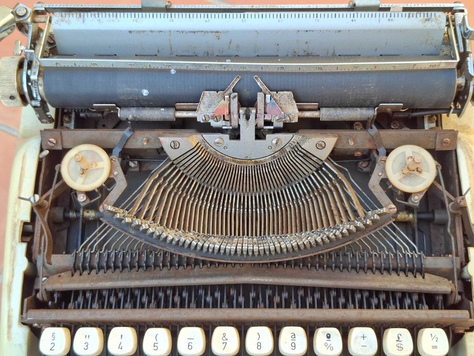 Maquina de escrever antiga