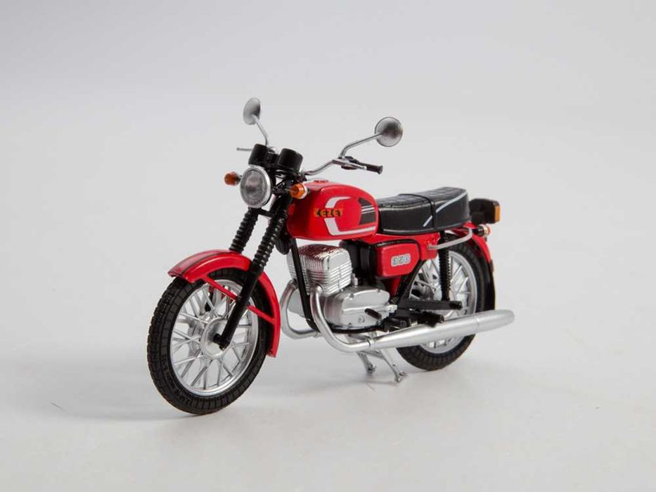 Журнал из серии Наши мотоциклы, №8 с моделью CZ-350/472 (1976)