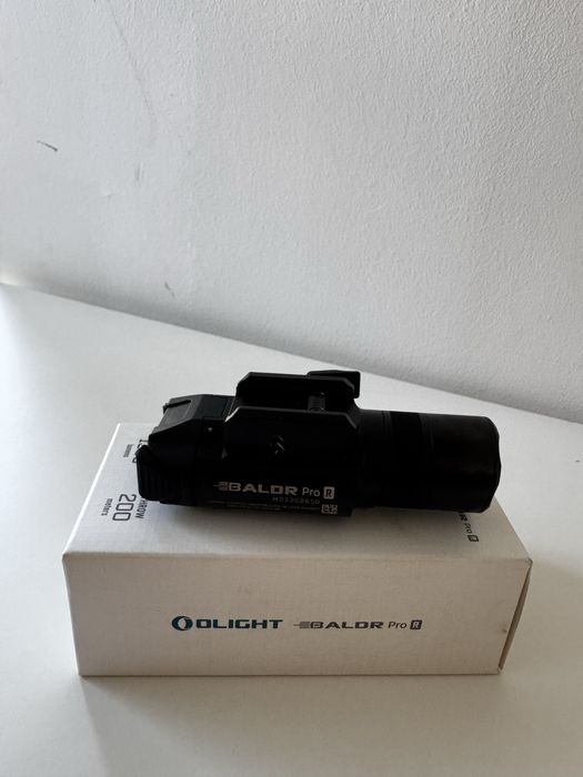 Olight BALDR Pro R - Latarka z celownikiem laserowym - Jak nowa!