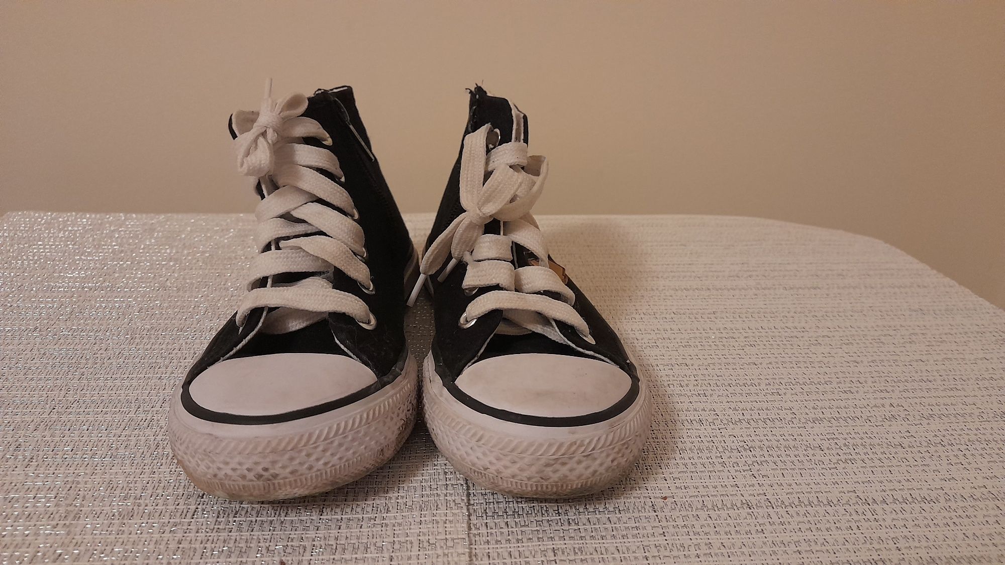 Buty dziewczęce trampki za kostkę cool naszywki rozmiar 33