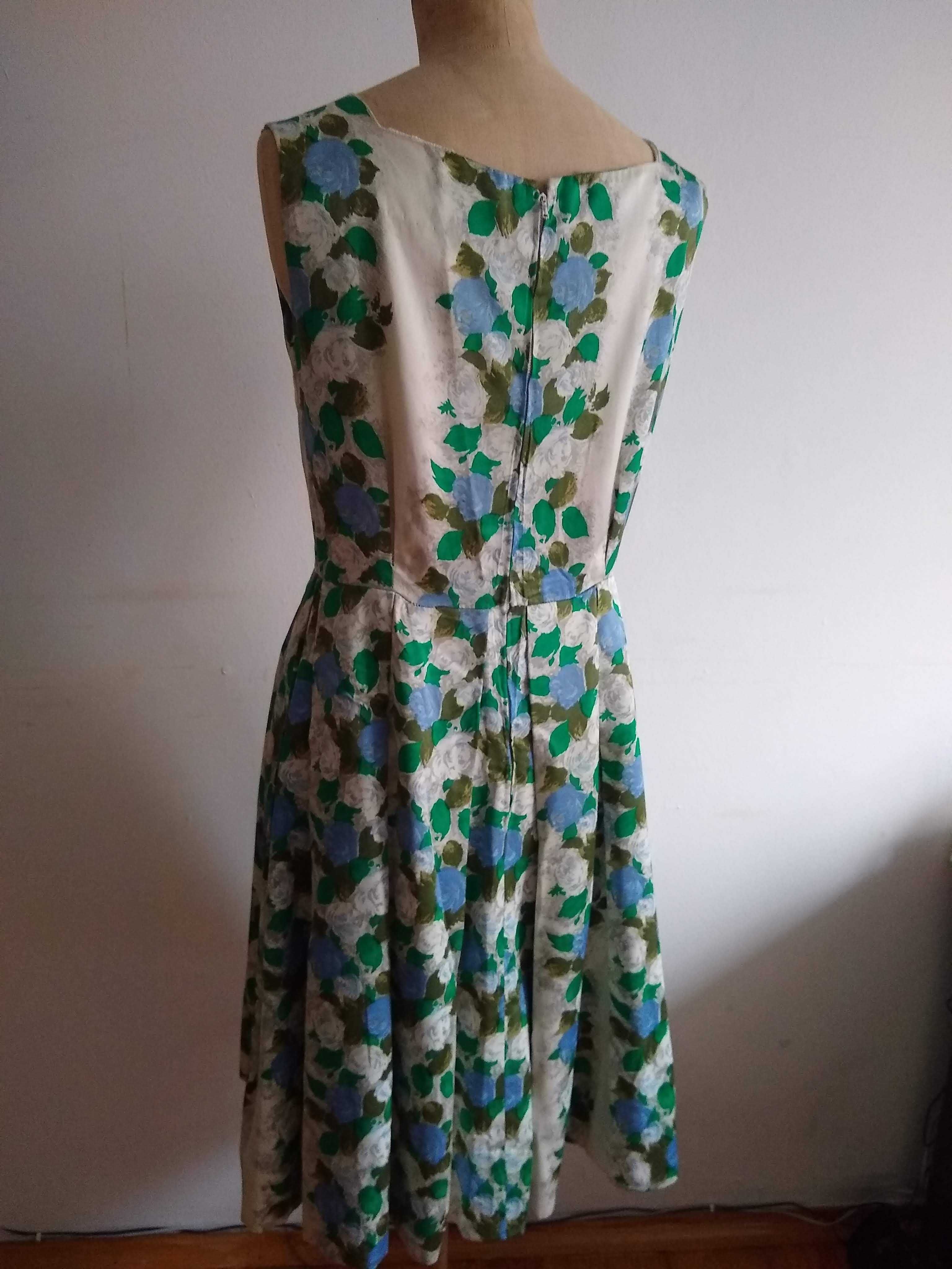 Vestido vintage  florido em seda  anos 50