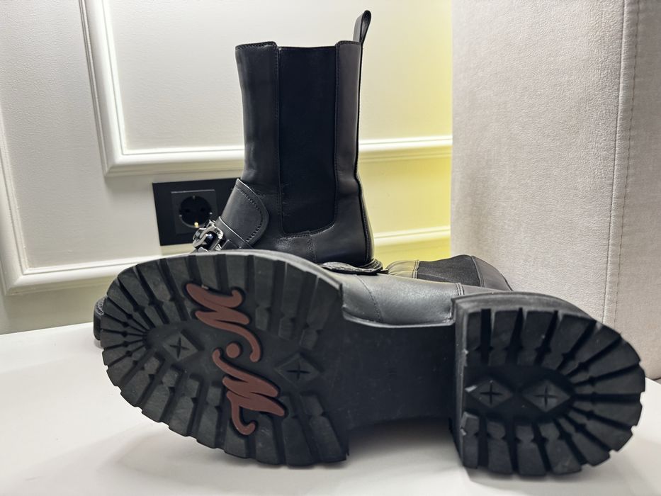 Демісезонні шкіряні ботинки Estro