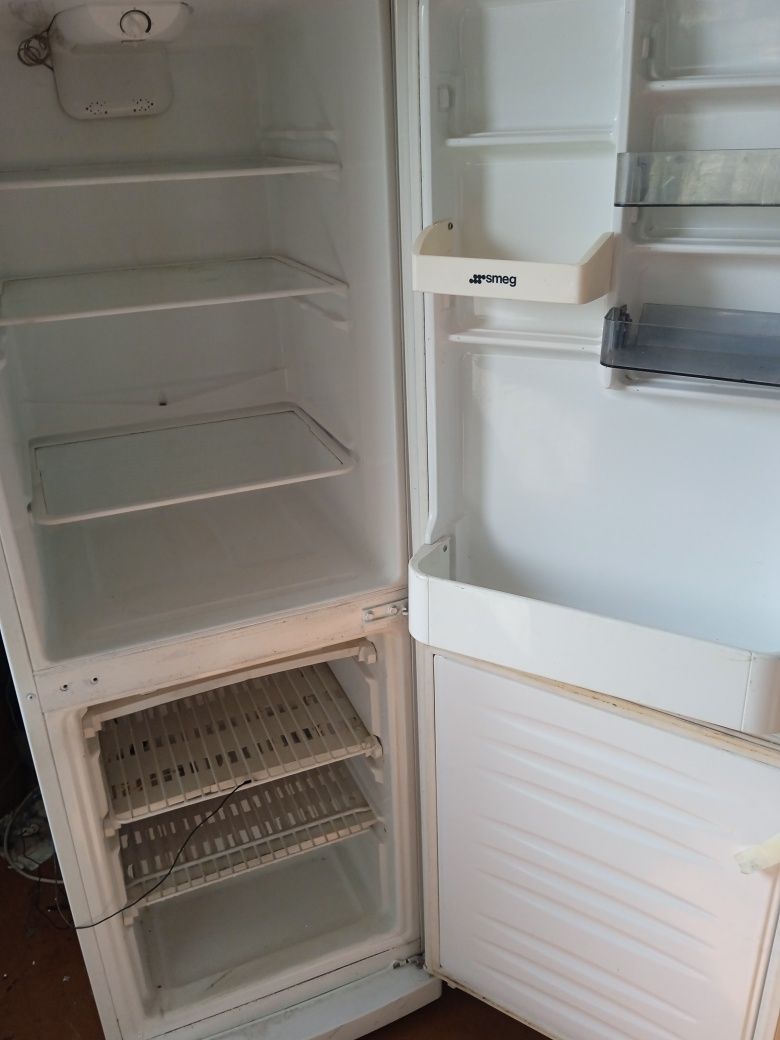 Продається холодильник LG