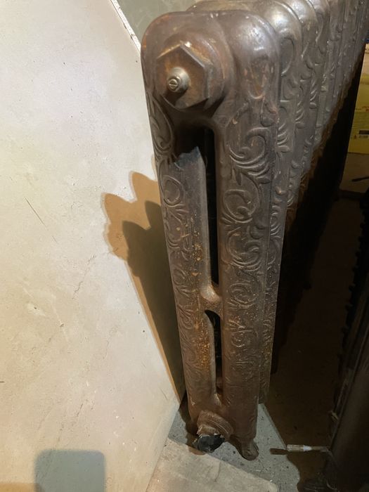 Чугунні чавунні вікторіанські батареї привезені з Англії