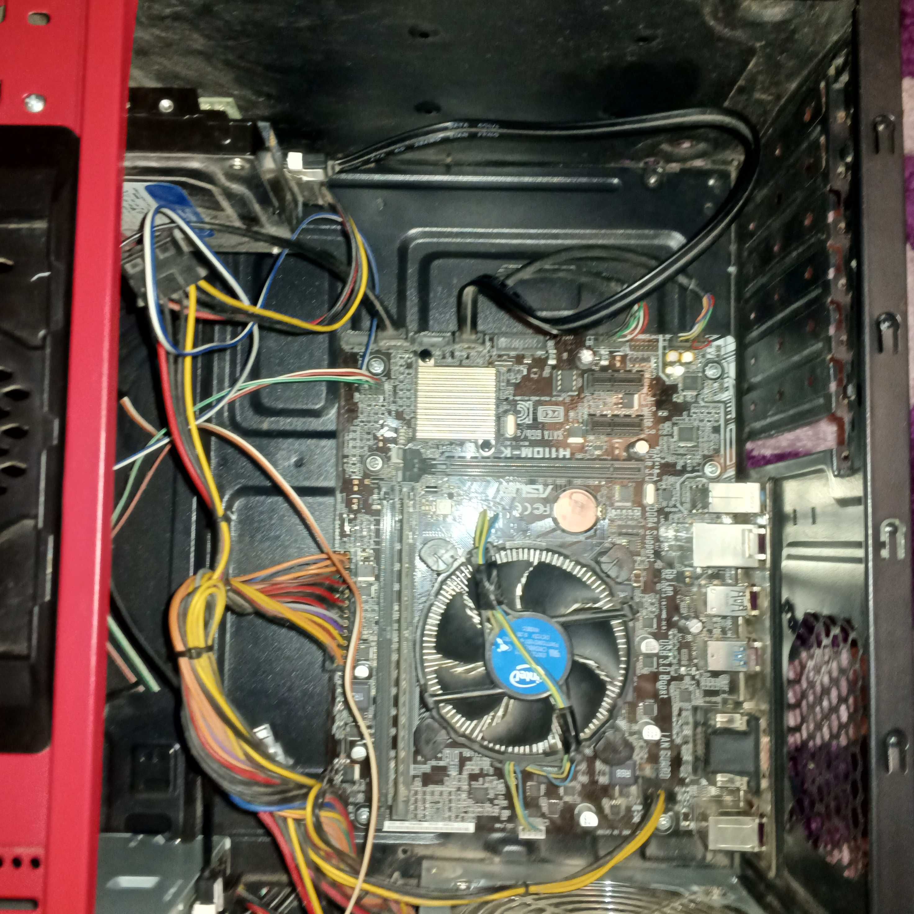 Комп'ютер марки asus а монітор LG