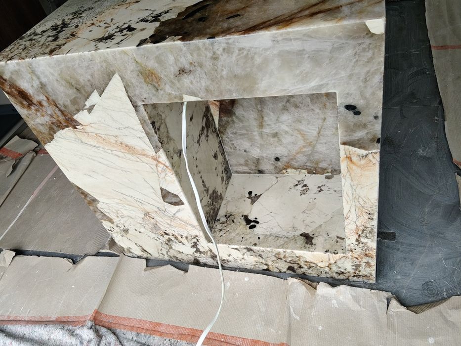 Blaty kuchenne, schody, oraz kominki z granitu, konglomeratu , spieku