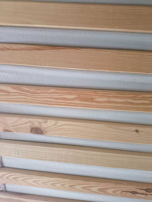 Łóżko sosnowe na antresoli z materacem