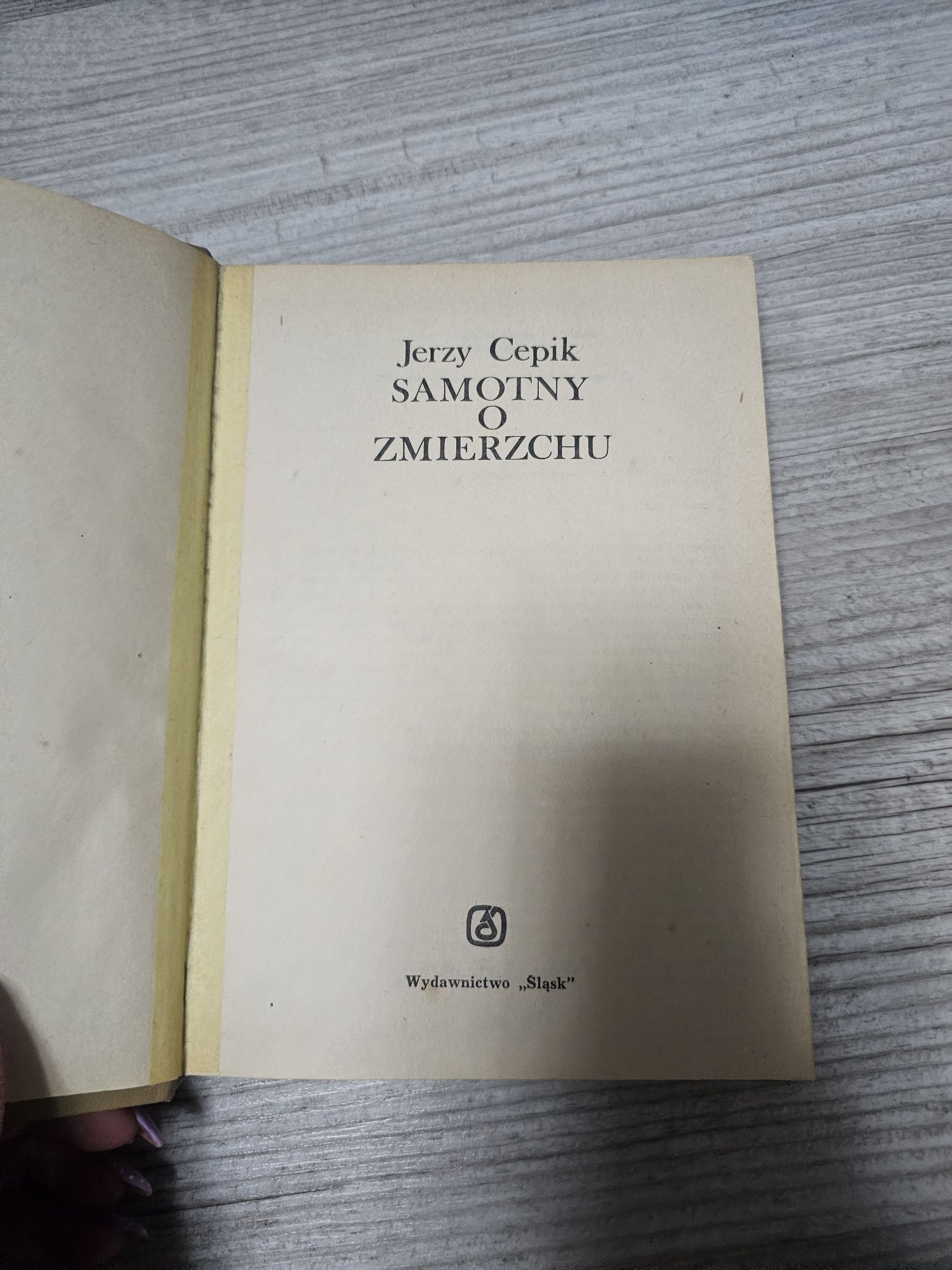 214. Książka samotny o zmierzchu Jerzy cepik