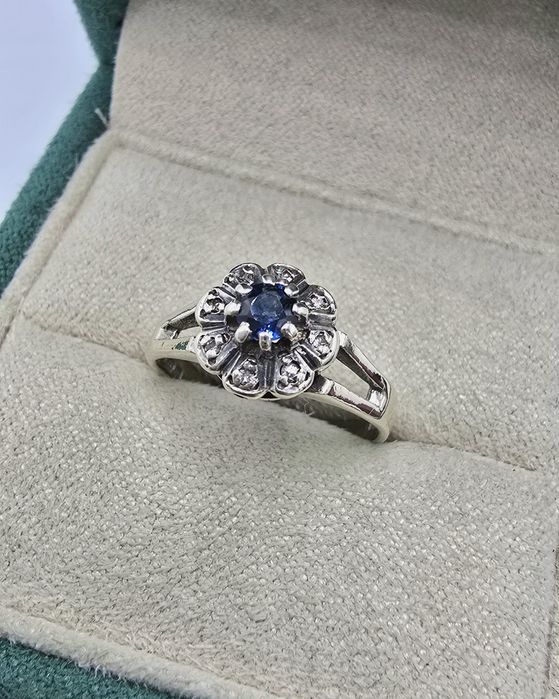 Złoty pierścionek z szafirem i diamentami