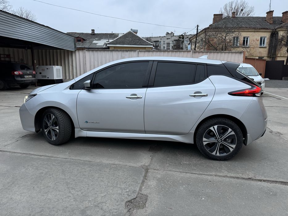 Nissan LEAF SV 2019 рік