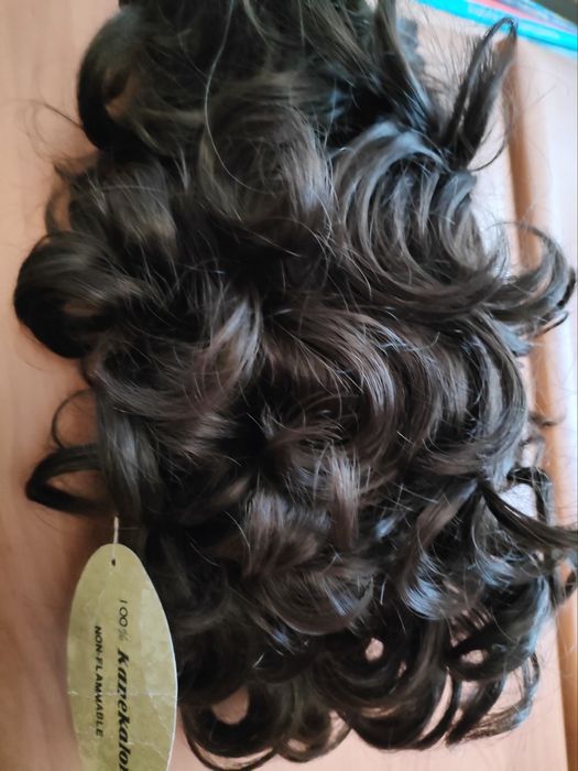 Peruka Kanekalon włsoy krótkie brązowe kręcone