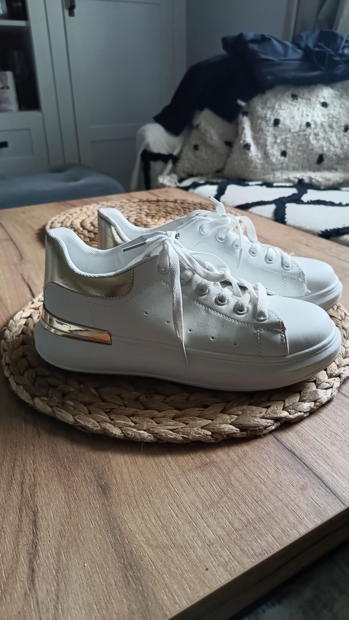 Sneakersy trampki adidasy białe złote nowe 39
