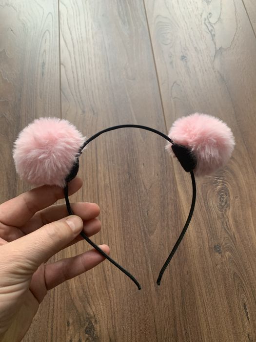 Opaska z pomponokami