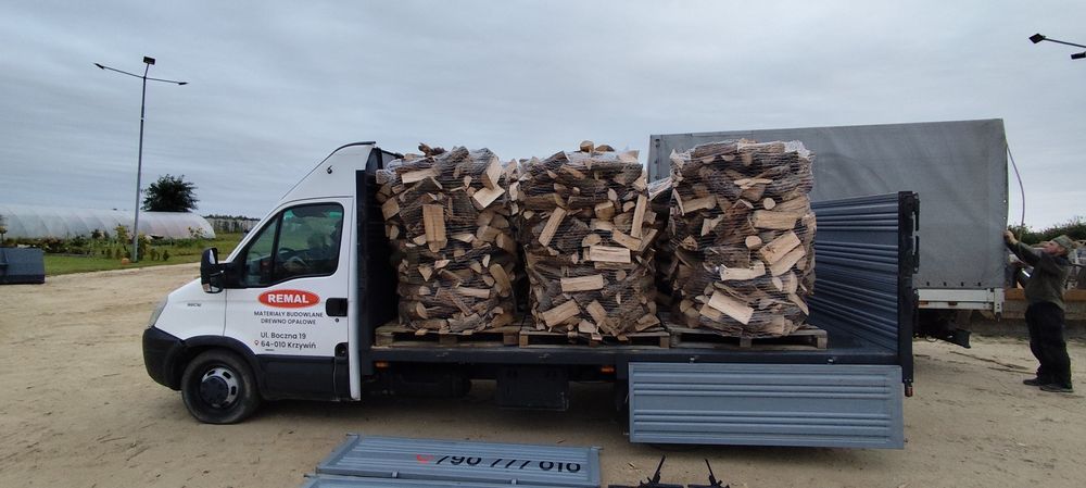 Kominkowe i opałowe klocki do palenia skład opału sosna dąb buk olcha