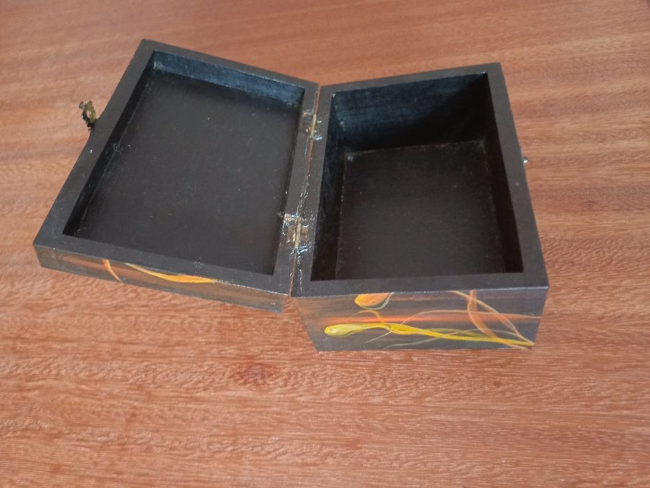 Caixa de jóias de madeira com motivos marinhos