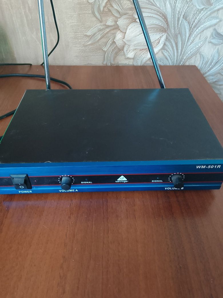 Радиосистема Behringer wm 501r
