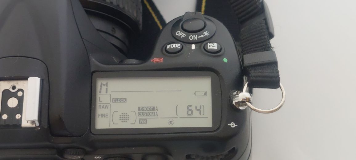 Nikon D 3000 com duas baterias originals