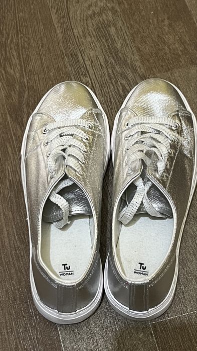 Кеди - мокасини жіночі в гарному стані