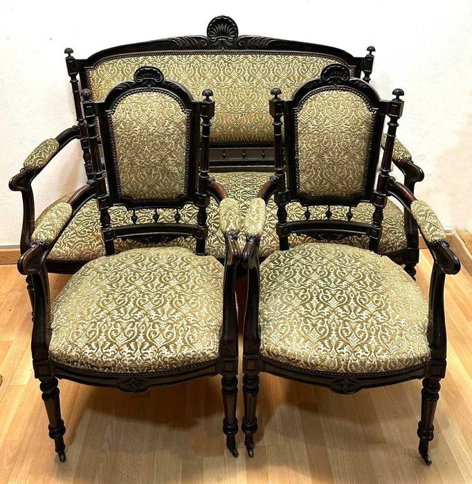 cadeirão e dois canapés, Vitorianos, peças centenárias impecáveis