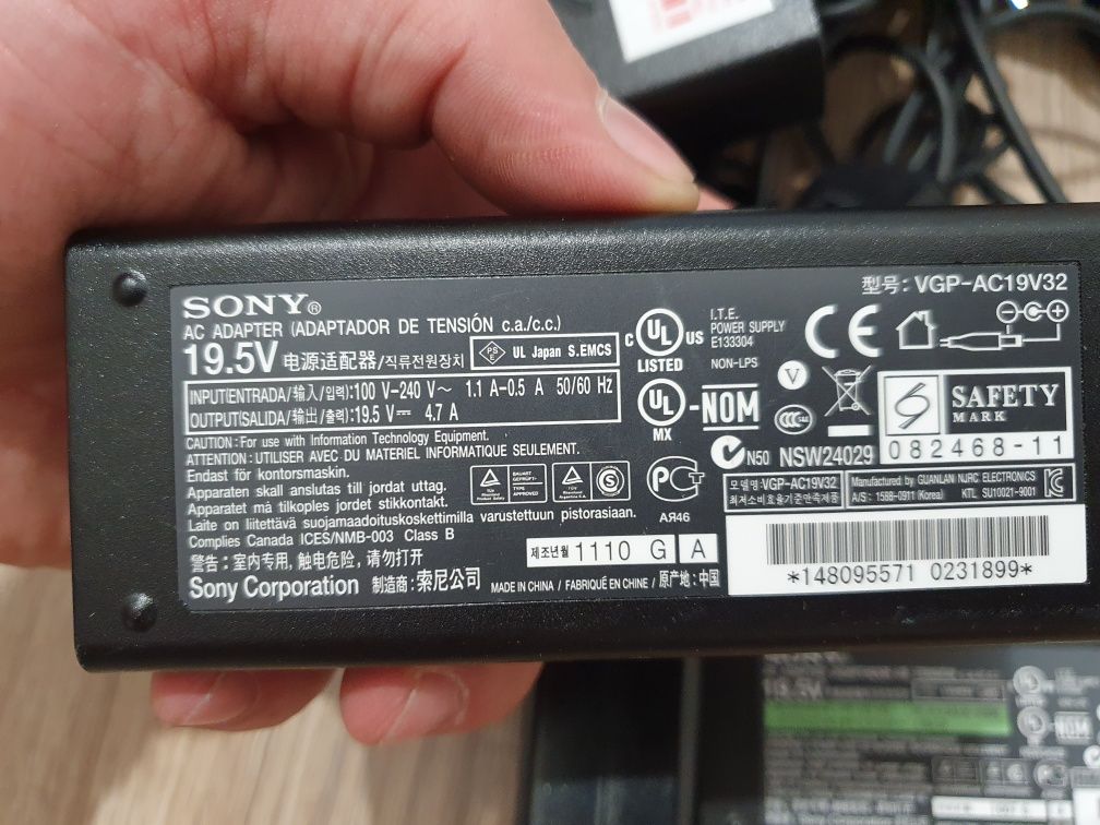 Зарядка зарядное блок питания Sony LG 19,5v оригінал