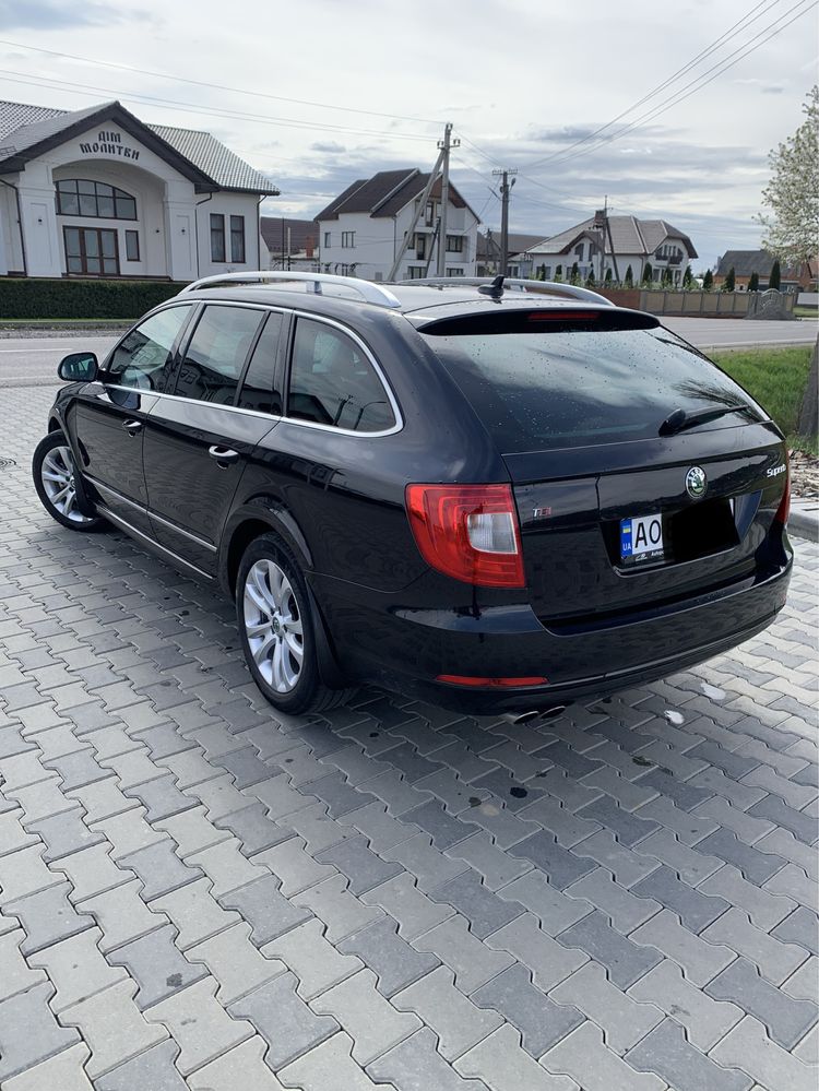 SKODA.     Superb