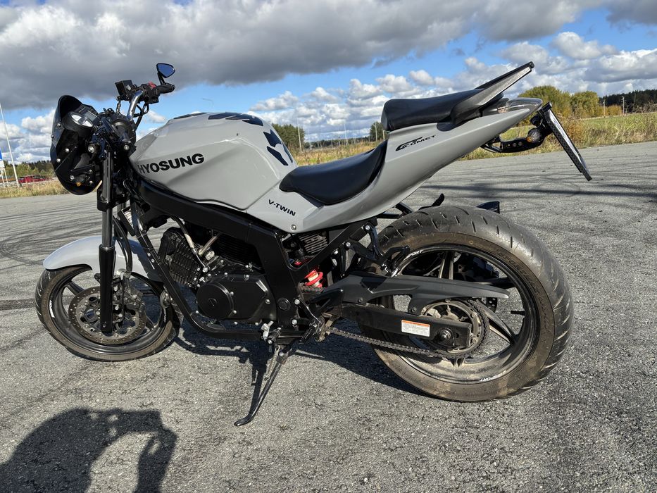 Hyosung gt 125 r.
