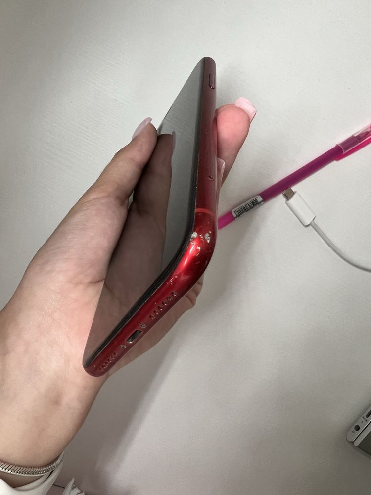 продаю iPhone XR