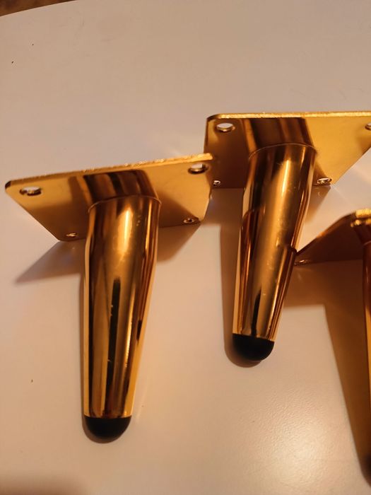 Nóżki meblowe skośne zlote 13cm 4 sztuki

Mam do zaoferowania nowe 

N