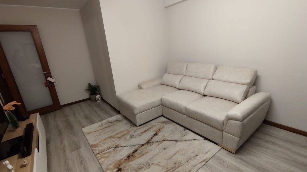 Sofá bege chaise long como novo