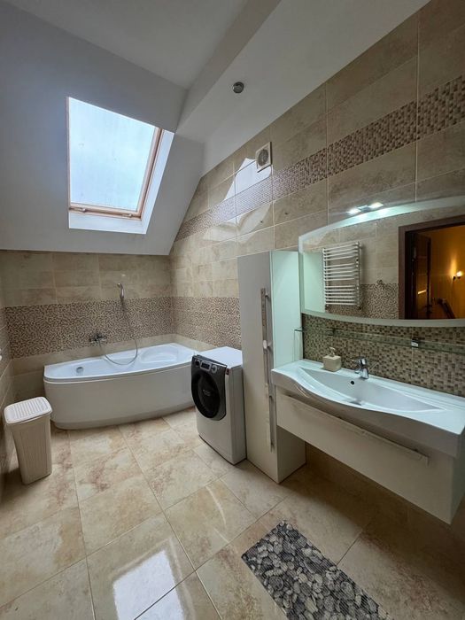 Оренда затишного котеджу в чудовій локаціі район 12 школи.