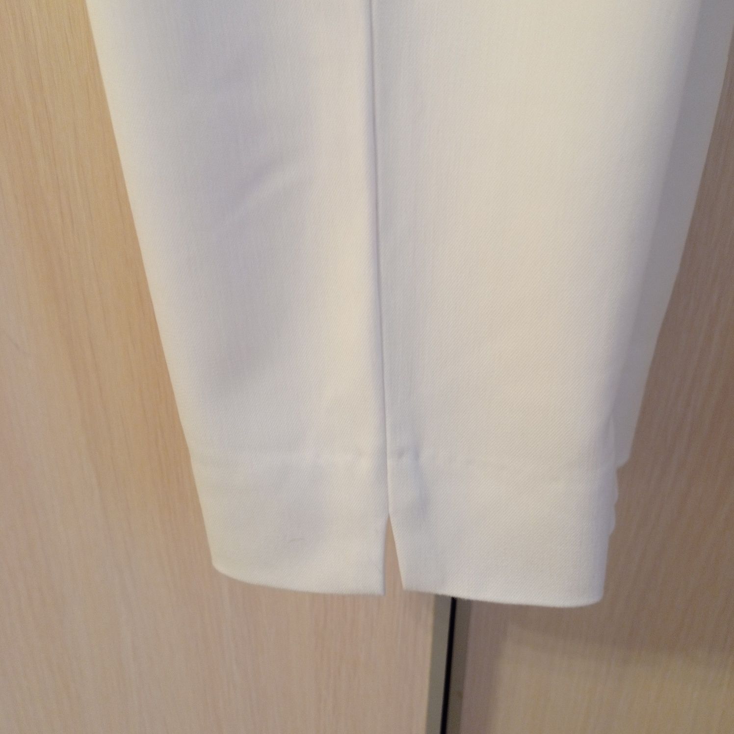 Spodnie materiałowe, dresowe eleganckie Reserved rozmiar XS