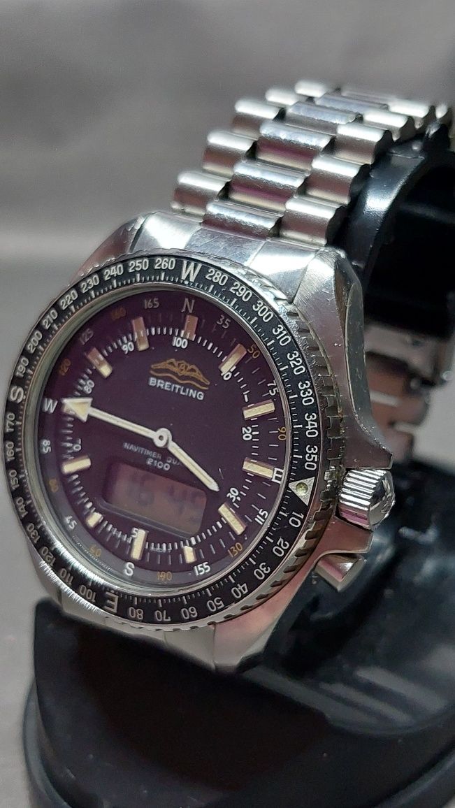 Zegarek Breitling Navitimer Pluton 2100