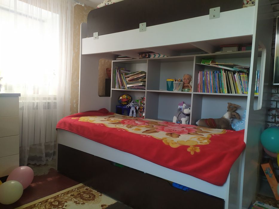 Дитяче двухярусне ліжко