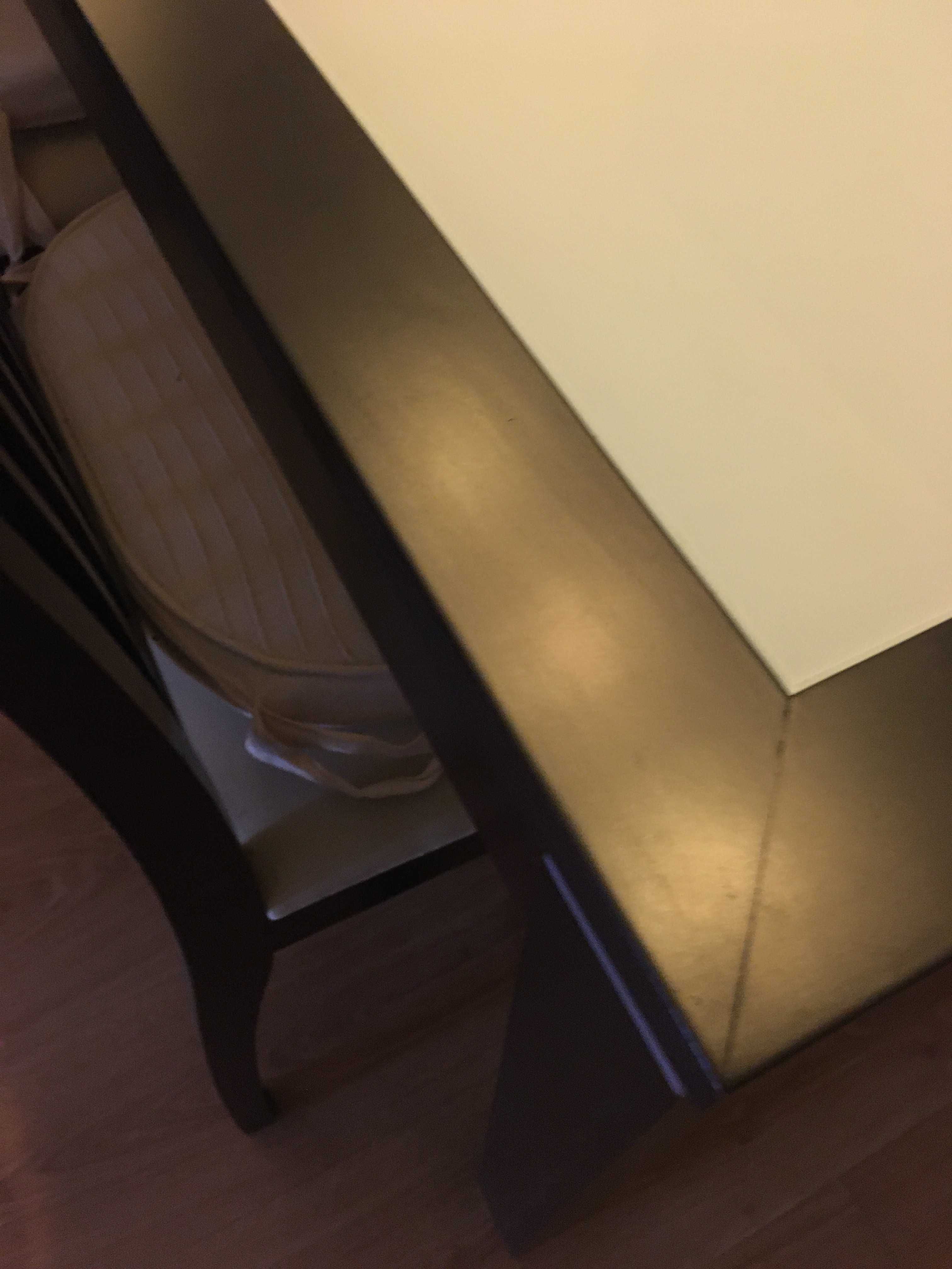 Mesa Extensível e 4 cadeiras, como novo