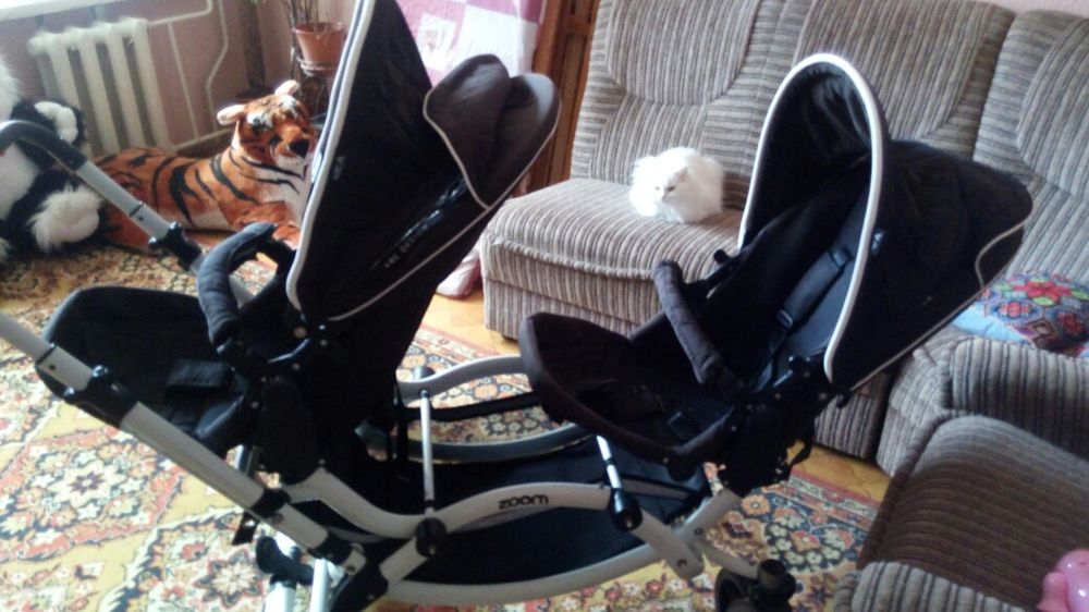 Продам коляску для двойни. Все работает, есть две люльки и два кресла.